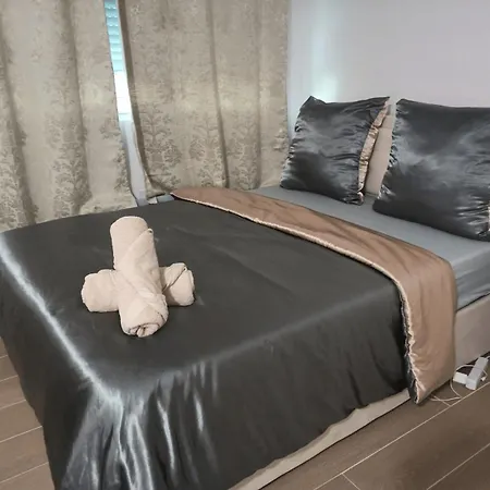 Cle Des Etoiles - Avec Jacuzzi * Montreuil (Seine-Saint-Denis)