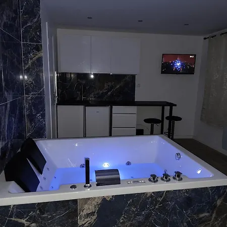 Apartment Cle Des Etoiles - Avec Jacuzzi Montreuil (Seine-Saint-Denis)