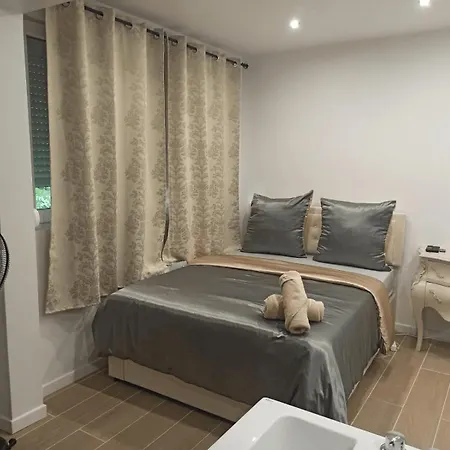 Cle Des Etoiles - Avec Jacuzzi Apartment Montreuil (Seine-Saint-Denis)